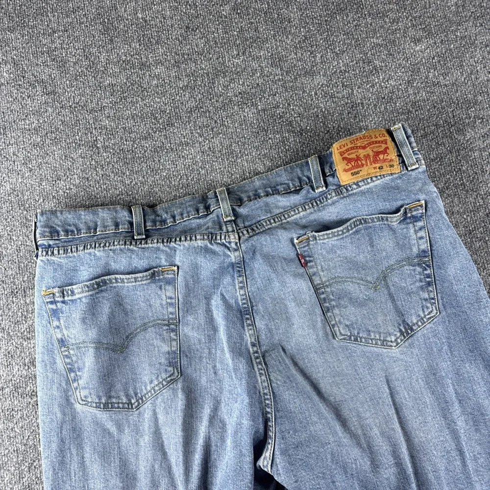VINTAGE Levis 550 Jeans Mens 42x30 Blue Light Wash Tapered Cotton Workwear Y2K